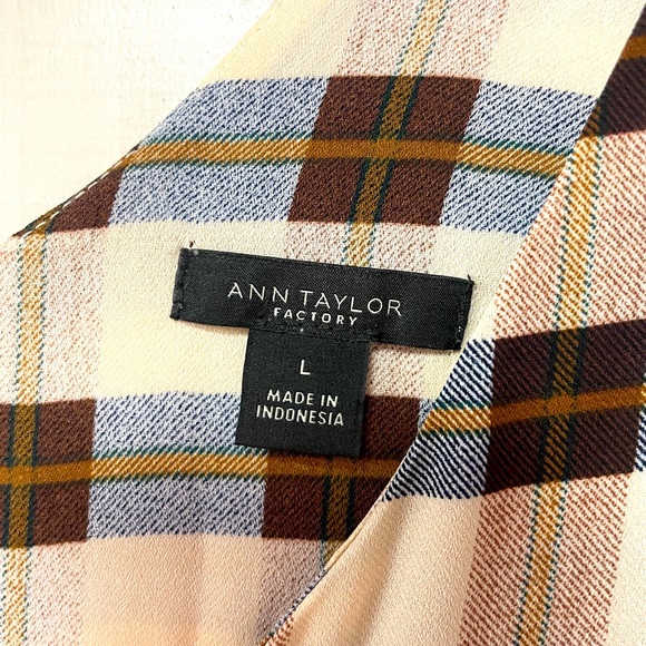 Ann Taylor Factory Brown Blue Beige Plaid V Neck Layered Hem Tank Top Sz L - Picture 3 of 5